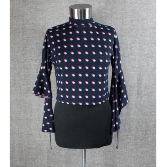 ⬇️ BCBGeneration RETRO POLKA DOT TOP with flowy sleeves - Picture 4 of 8